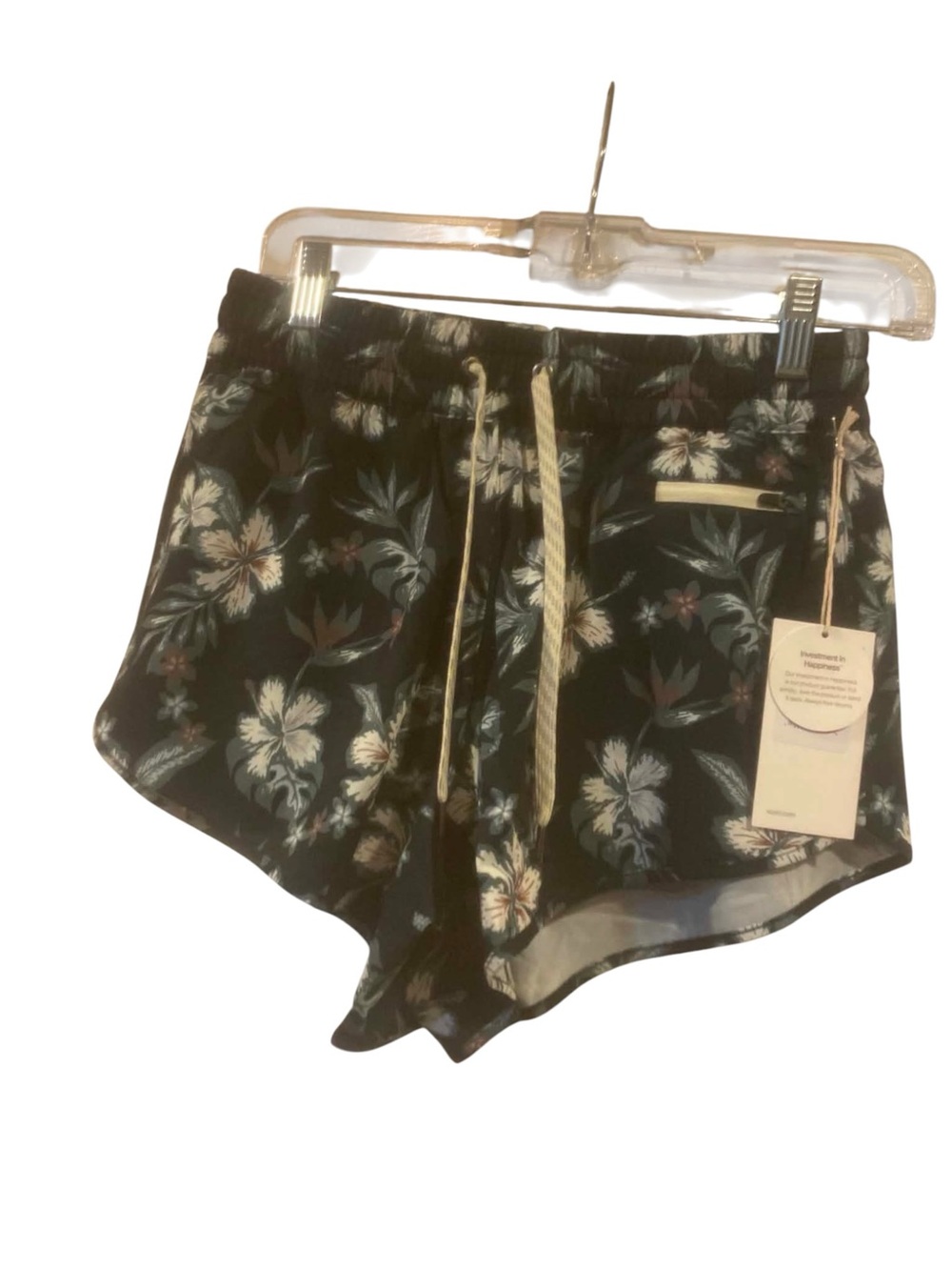 NWT Vuori Clementine Shorts 2.0 4” Size XS INK BLOOM CURRANT